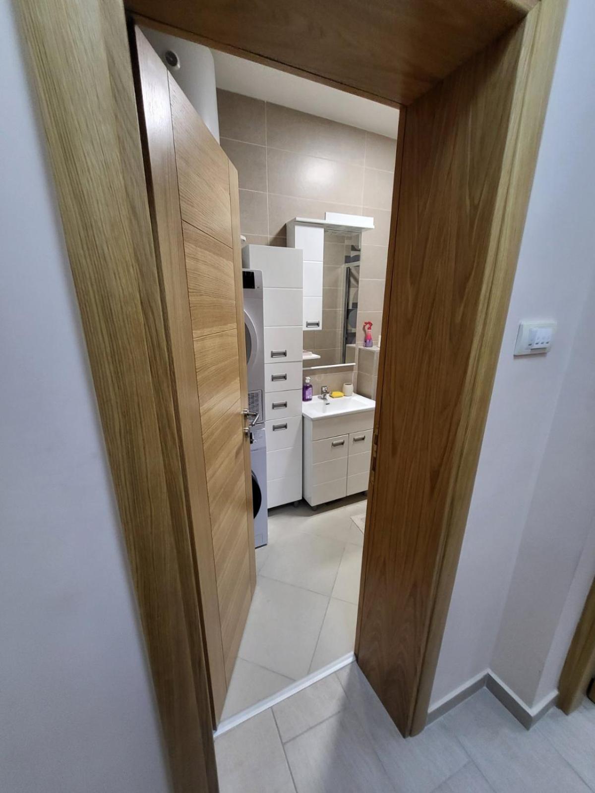 Apartment Centre *