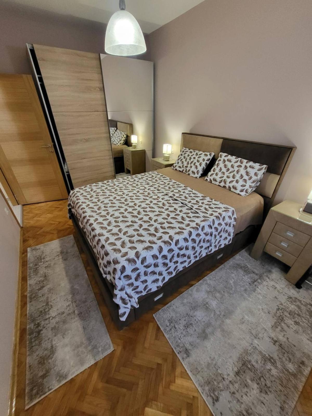 Apartment Centre *