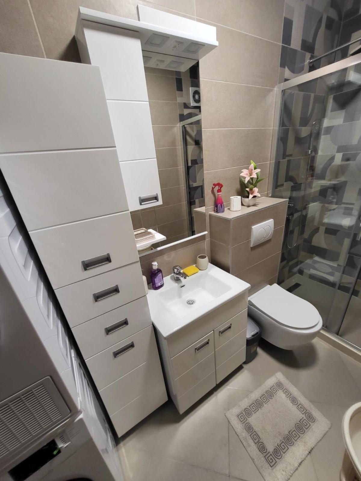 Apartment Centre